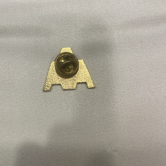 Lapel Pin: American Airlines (vintage) - Picture 2 of 3